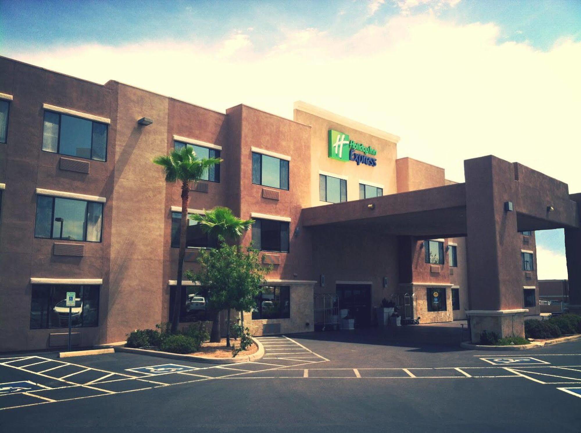 Holiday Inn Express Hotel & Suites Nogales By Ihg Exterior photo